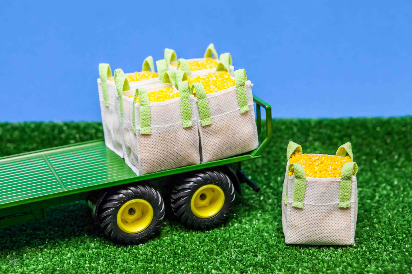KIDS GLOBE BIG BAG 2 PCS WITH SILO FILLING, 1:32